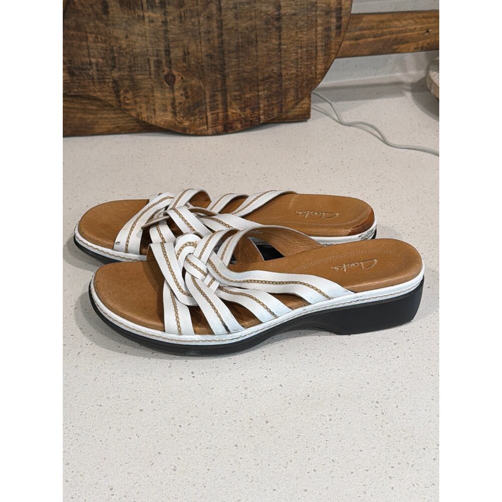 Clarks size 8 women’s white leather slip on sandals slides